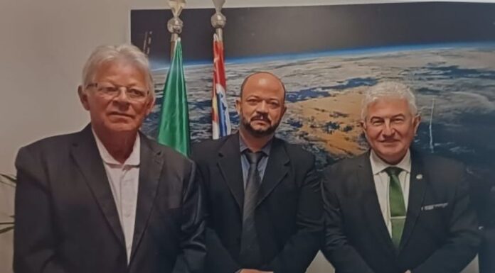 Ouro Verde conquista verba de R$ 477 mil para aquisição de retroescavadeira