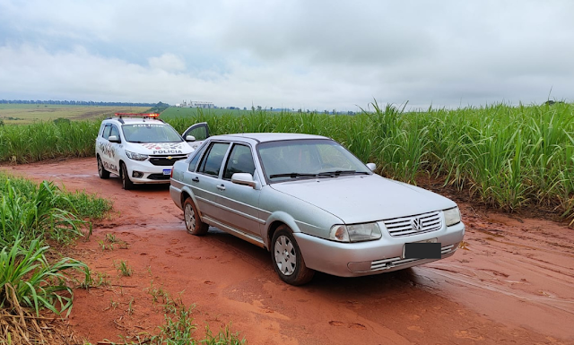 Carro furtado é encontrado em canavial em Mirante do Paranapanema