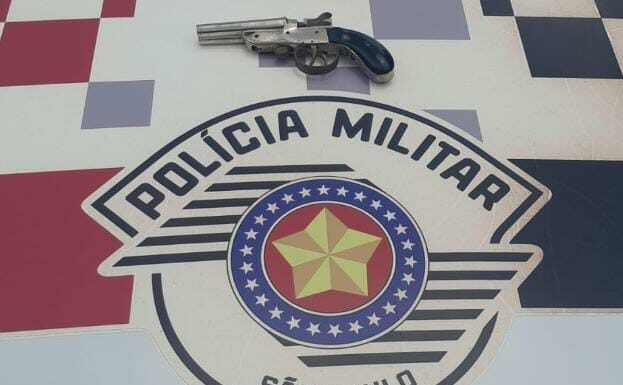 Homem é preso por porte ilegal de arma de fogo em Junqueirópolis