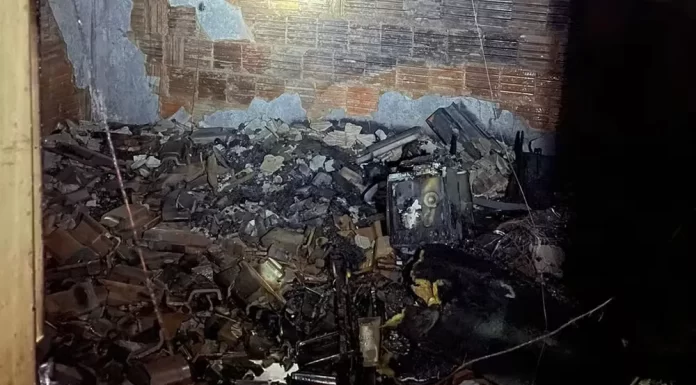 Incêndio atinge residência no bairro Alvorada em Junqueirópolis