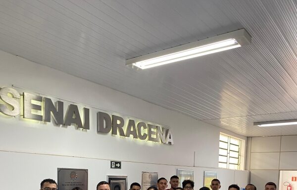 Alunos do centro de treinamento Senai Dracena participam de formatura em Prudente