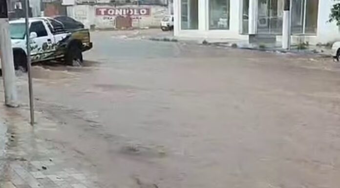 Chuva provoca alagamentos em avenidas e atinge casas em Dracena