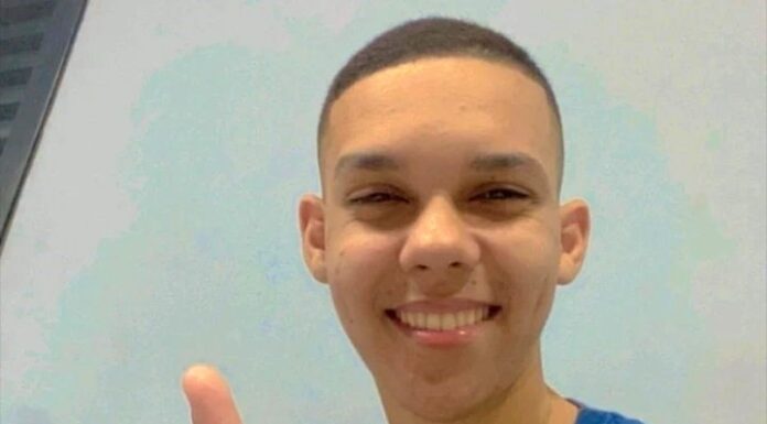 Jovem morre após empinar motocicleta e colidir contra poste em Presidente Prudente