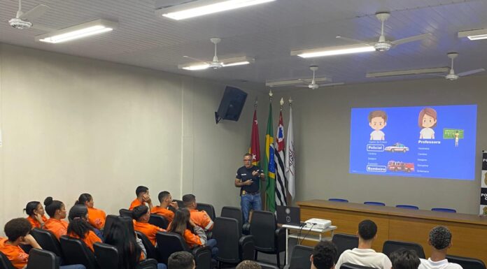 Polícia Civil é tema de palestra vocacional para alunos de cursos do Senai