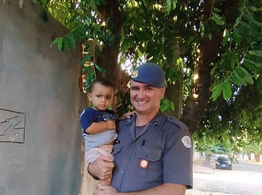 POLICIAL MILITAR DE FOLGA SALVA VIDA DE CRIANÇA EM NOVA GUATAPORANGA E NO TRAJETO É APOIADO PELOS POLICIAIS MILITARES DE SERVIÇO.