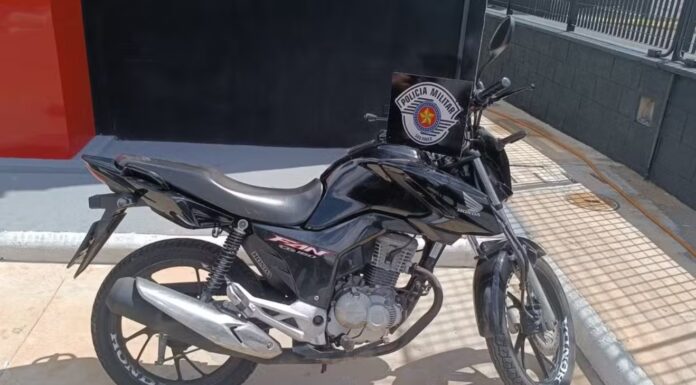 Jovem tenta despistar polícia em moto, mas termina preso com pedras de crack, em Dracena