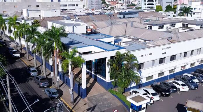 Padrasto esfaqueia enteado e é preso após desentendimento familiar no Dia das Mães, em Pirapozinho
