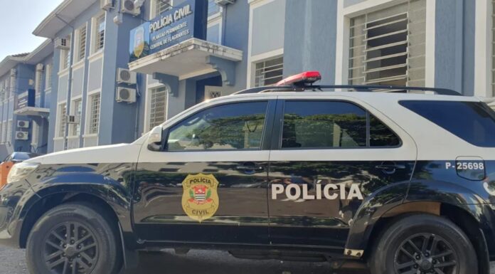 Homem morde perna de policial e tenta agredi-lo ao ser preso por ameaçar mulher de morte, em Presidente Prudente