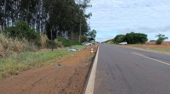 Passageiro é arremessado para fora de carro durante capotamento e morre na Rodovia da Integração
