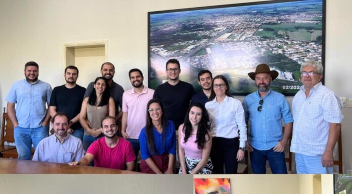 Reunião para implementação do projeto incubadoras de empresas.