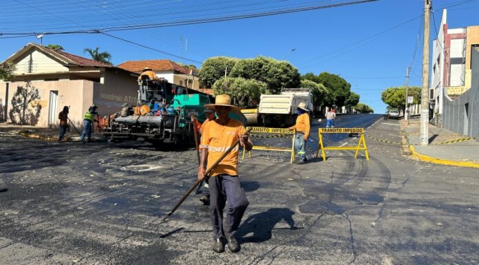 RECAPEAMENTO DE RUAS SEGUE EM RITMO ACELERADO: INVESTIMENTO CHEGA A CERCA DE R$ 6 MILHÕES
