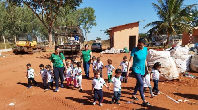 ALUNOS DA EMEI SOSSEGO DA MAMÃE VISITAM COOPERATIVA DE RECICLAGEM, COTRARES