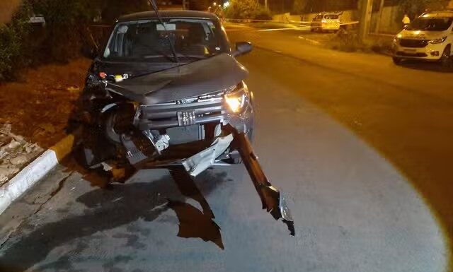 Garupa de 13 anos tem parte da perna amputada após carro atingir moto pilotada por adolescente em Birigui