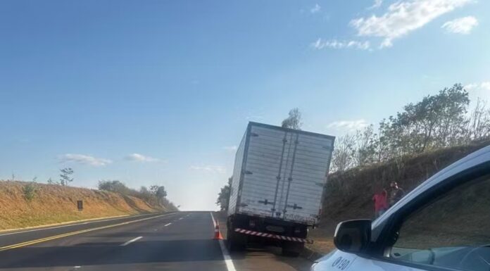 Motorista é preso após adulterar placa de caminhão com fita isolante em Parapuã