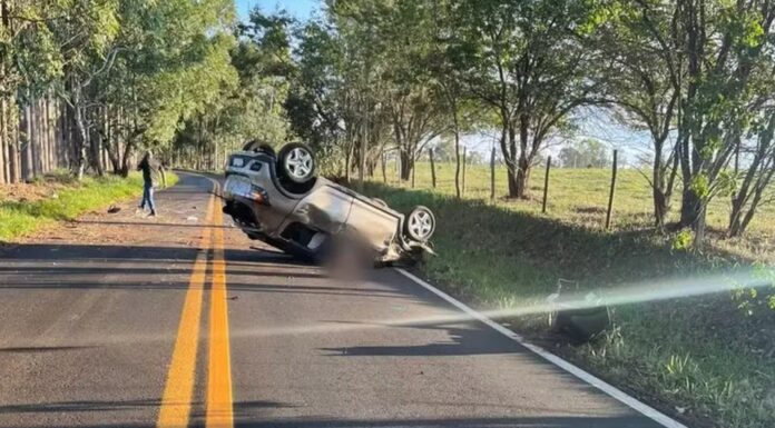Policial civil morre após capotar o carro que dirigia no interior de SP