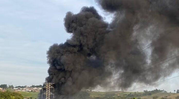 Incêndio atinge área na zona leste de Presidente Prudente