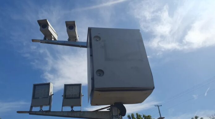 Radar instalado na Rodovia Comandante João Ribeiro de Barros passa por verificação metrológica, nesta quinta-feira, em Pacaembu