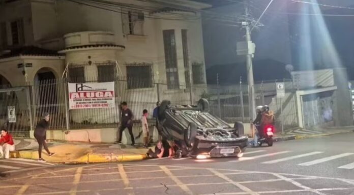 Acidente de trânsito deixa duas pessoas feridas no Centro, em Presidente Prudente