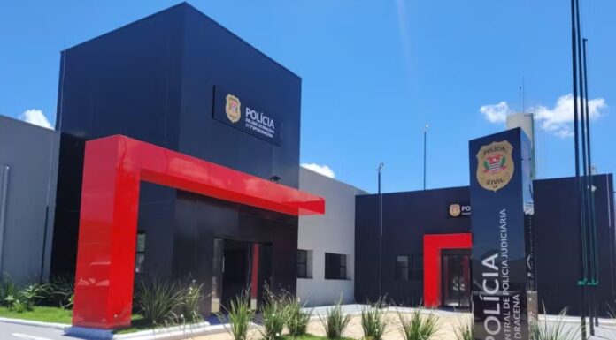 Homem é preso após chutar nas costas esposa grávida de quatro meses, em Tupi Paulista