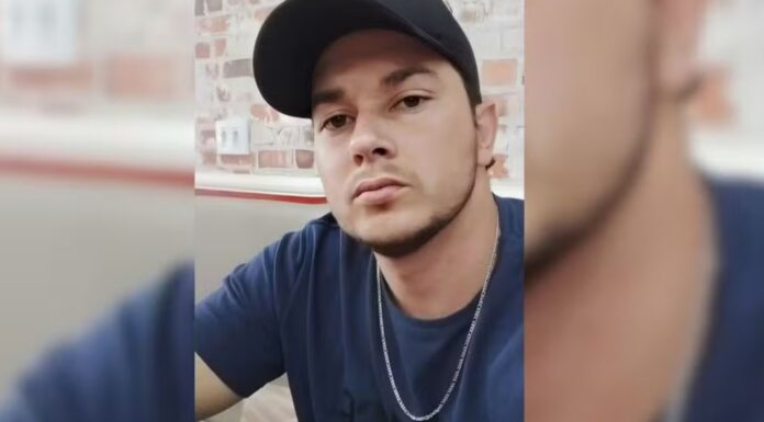 Motociclista morre após bater em placa de sinalização no interior de SP