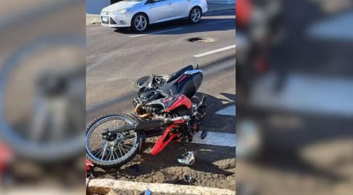 Motociclista perde braço ao bater contra poste durante ultrapassagem em Marília