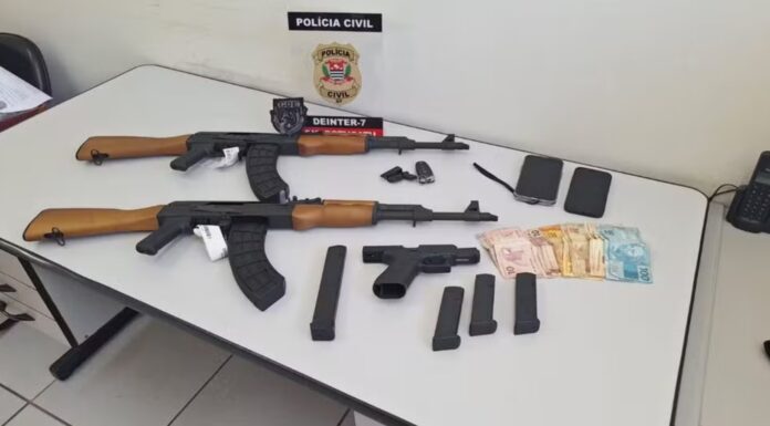 Suspeitos são presos em flagrante ao se apresentarem como policiais do Exército e tentarem comprar fuzis em loja de armas