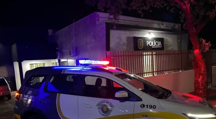 Suspeito é preso por agredir e ameaçar mãe com faca na frente dos irmãos em Álvares Machado