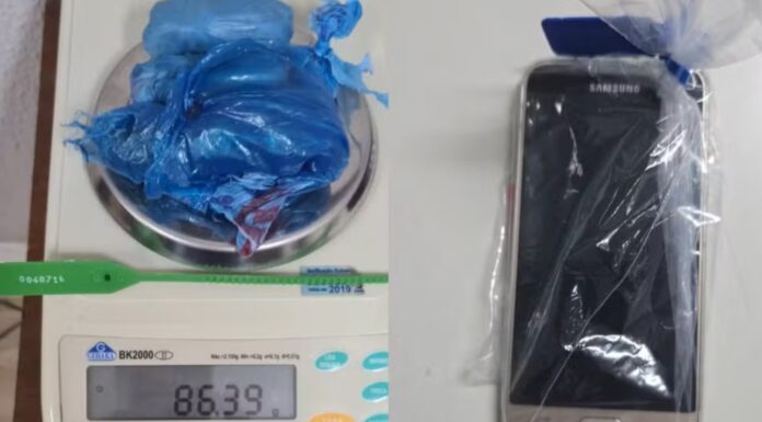 Preso que trabalha na limpeza urbana é detido após esconder drogas e celular em caminhão de lixo em Presidente Prudente
