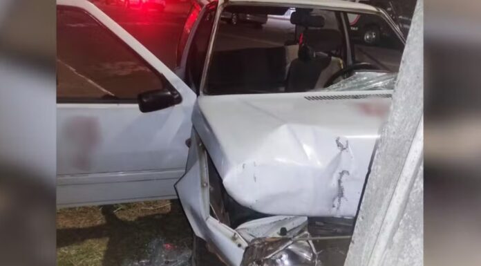 Passageira morre após motorista embriagado e sem CNH bater carro contra poste no interior de SP