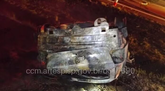 Motorista morre após carro bater na traseira de ônibus e pegar fogo na SP-300 em São Manuel