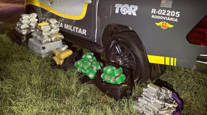 Três pessoas são presas e adolescente é apreendida com drogas em ônibus abordado na SP-270