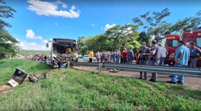 Acidente entre ônibus e caminhão deixa feridos em rodovia entre Presidente Prudente e Álvares Machado