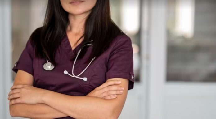 Quase 300 mulheres profissionais de enfermagem relatam violência no ambiente de trabalho no interior de SP