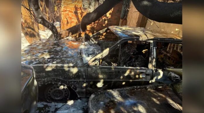 Incêndio atinge residência e destrói veículos estacionados no interior de SP