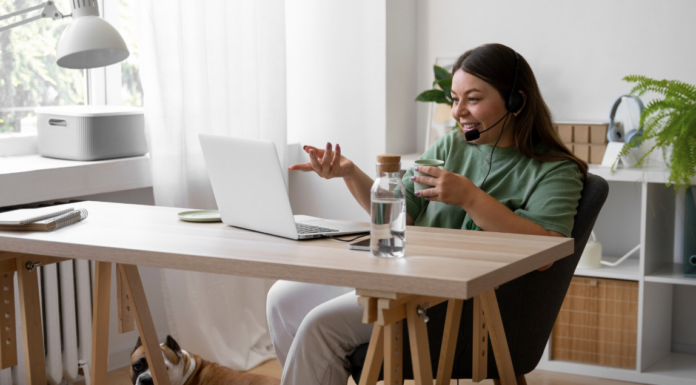 Home office de qualidade começa pelo monitor: como escolher o equipamento certo para trabalhar em casa