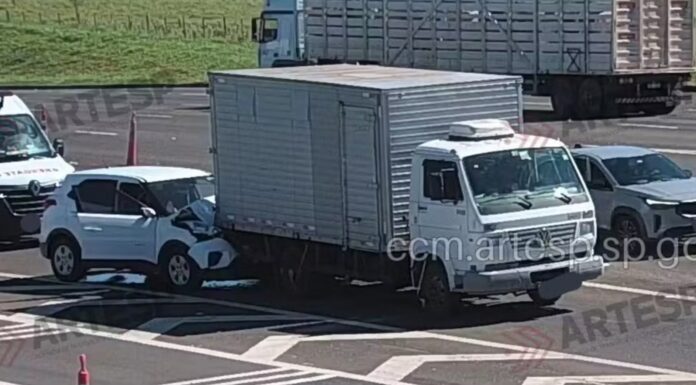 Acidente envolvendo três veículos deixa vítima em estado grave perto de praça de pedágio no interior de SP