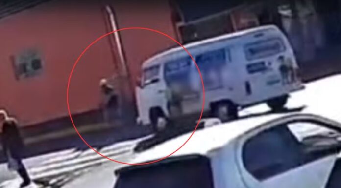 Pedestre morre após ser atropelado por Kombi em faixa de pedestres no interior de SP