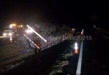 Motorista fica ferido após carreta com cimento tombar na Raposo Tavares em Rancharia